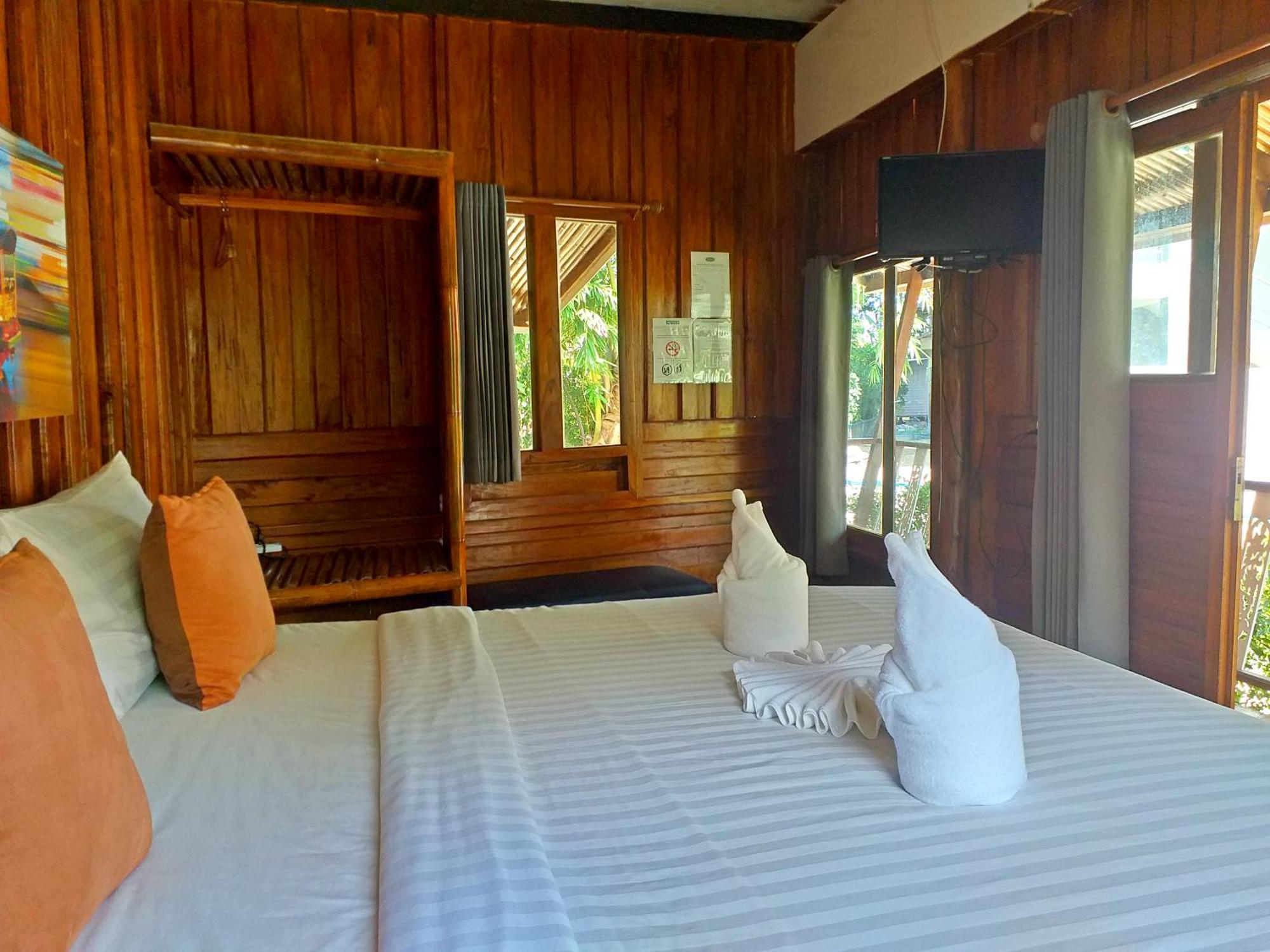The Ford Sunset Beach Resort Wok Tum Exterior photo